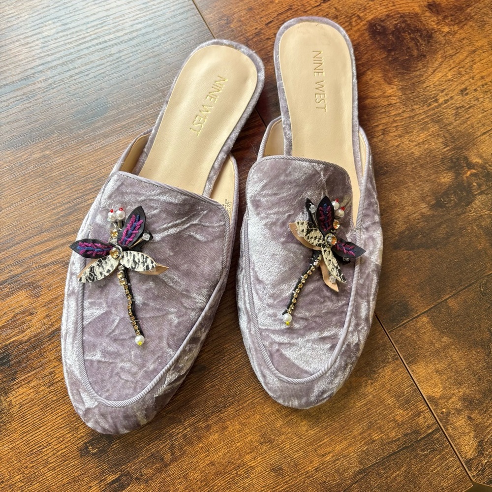 Nine West Lavender Velvet Mules with Dragonfly Embellishments 7.5 - Picture 2 of 8